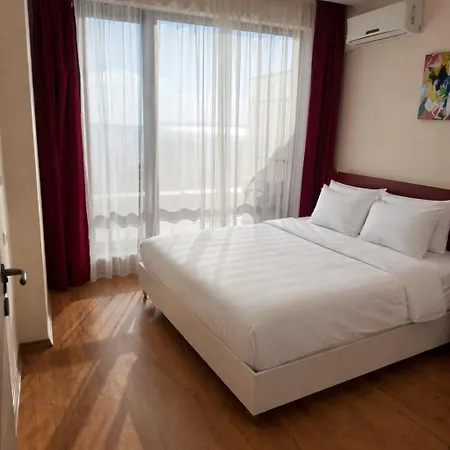 Aparthotel Premier - Sunny *